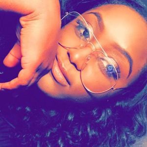 Meet your Posher, Kendra